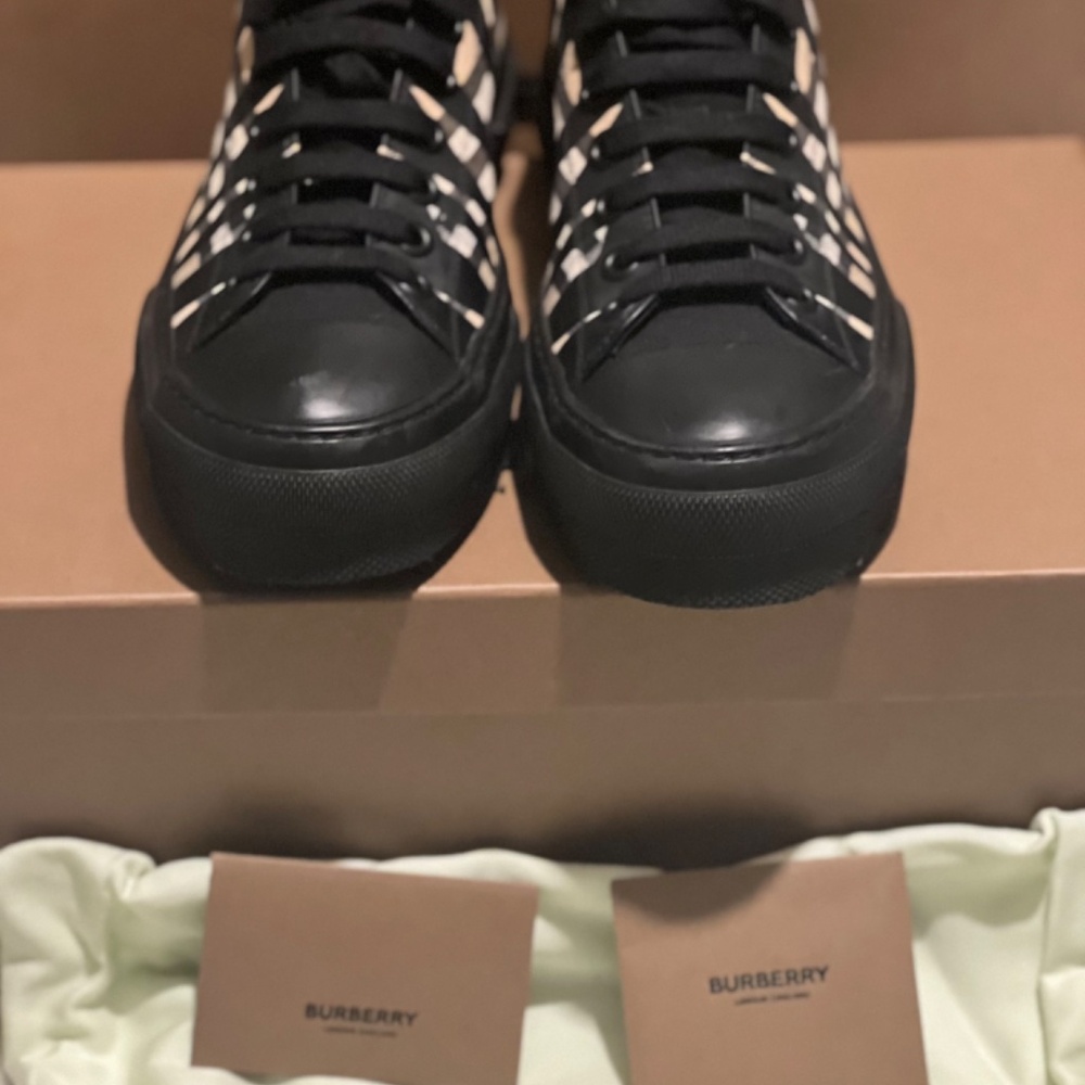 Burberry Sneakers - Picture 7 of 9